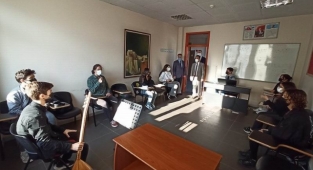 Vali Aktaş, Akçansa Güzel Sanatlar Lisesini ziyaret etti