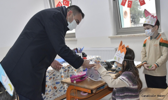 Biga Belediyesi 10 ton elma dağıttı