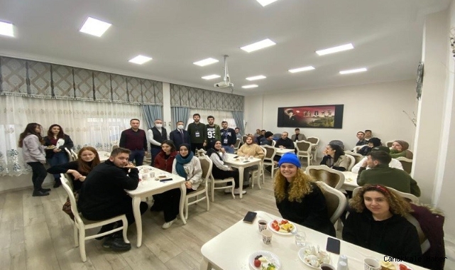 Öğrencilerle buluştu