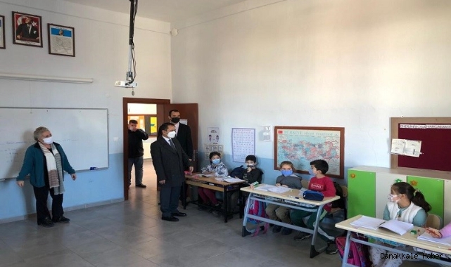 Okulları dolaşıyor