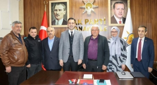 AK Parti'de rozet töreni