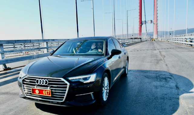 Araçla ilk geçişi yaptı