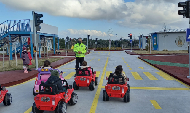 Öğrencilere trafik eğitimi verildi
