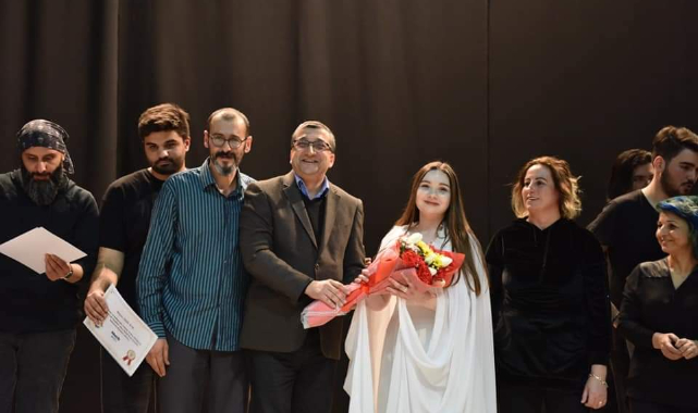 Çan’da ilgi gören tiyatro oyunu