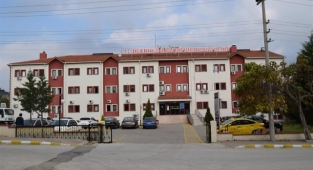 Hasta yakını tarafından darp edildi