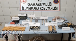 İzinsiz kazı yaptıkları sırada yakalandılar