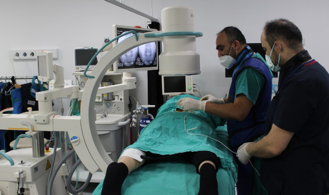 Kronik ağrısı olan bu kliniğe geliyor