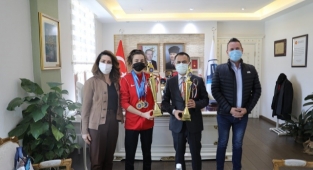 Milli sporcuyu ağırladı