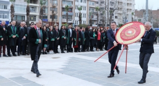 Cumhuriyet Meydanı'nda 5 Nisan töreni