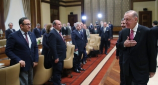 “Kapalı mekânlardaki maske kullanma zorunluluğu kaldırılmıştır”