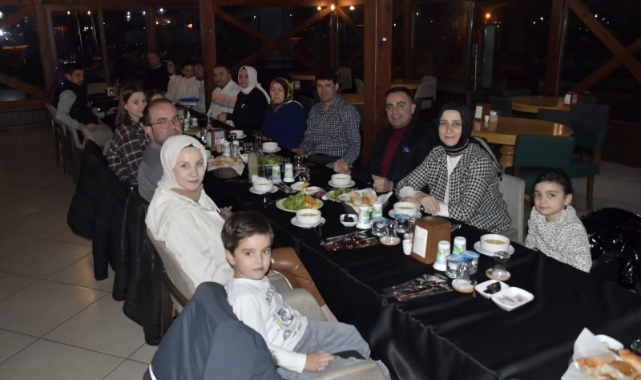 Meclis üyeleriyle iftar programında buluştu