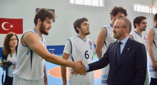 Turan; “Kapalı Spor Salonu hayırlı olsun”