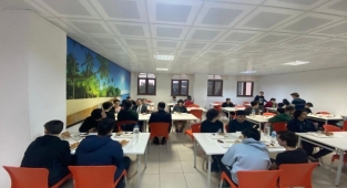 Vali Aktaş gençlerle iftarda