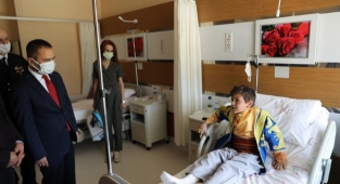 Vali Aktaş’tan çocuklara 23 Nisan sürprizi