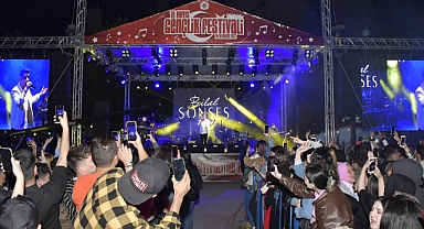 Gençler festivalde coştu