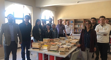 Okul kütüphanelerine kitap desteği