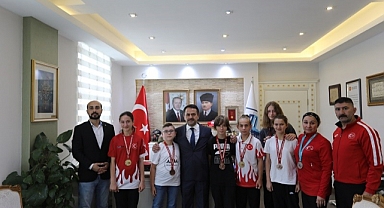 Başarılı sporculardan Vali Aktaş’a ziyaret
