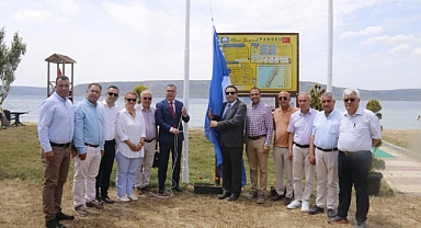 Kepez Halk Plajı'nda mavi bayrak 7. kez dalgalanıyor