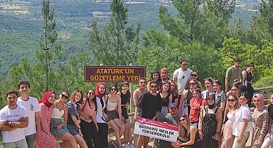 Öğrenciler Gelibolu Yarımadası'nda