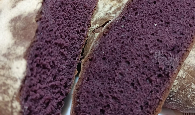 Etno Köy’de mor ekmek üretiliyor