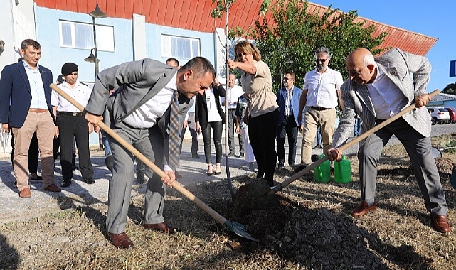 Şehitler anısına fidan dikildi