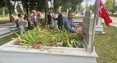 Şehitler için dua etti