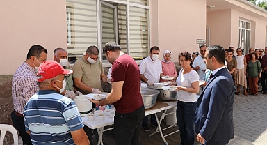 Aşure dağıtıldı