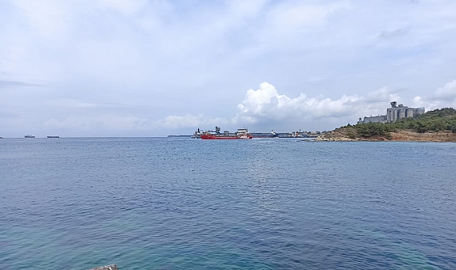 Karaya oturan kargo gemisi kurtarıldı