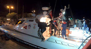 Lastik bottaki göçmenler kurtarıldı