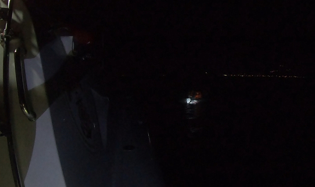 Lastik bottaki göçmenler kurtarıldı