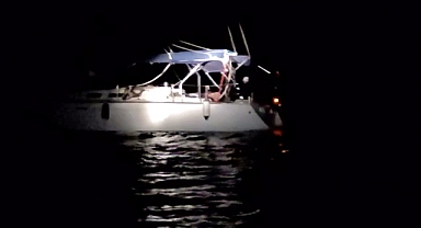 Yelkenli teknede yakalandılar