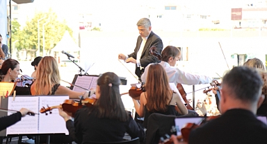 57. Alay Senfonisiyle Çanakkale Şehitlerine Saygı Duruşu