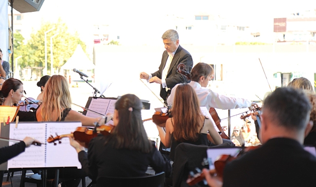 57. Alay Senfonisiyle Çanakkale Şehitlerine Saygı Duruşu