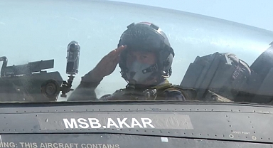 Bakan Akar, Şehitler Abidesi'ni selamladı