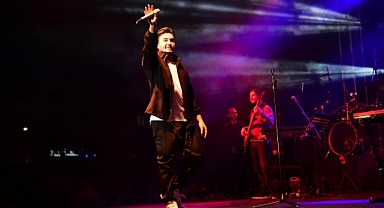 Ezine'de coşkulu kutlama