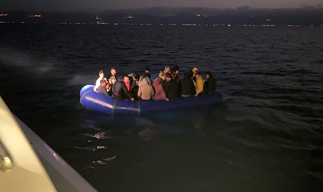 Lastik bottaki göçmenler kurtarıldı