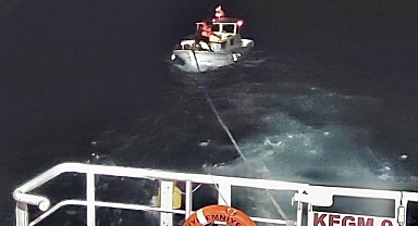 Sürüklenen tekneyi, KEGM ekipleri kurtardı