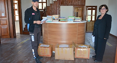 ÇOMÜ'den kitap bağışı