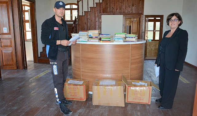 ÇOMÜ&#039;den kitap bağışı