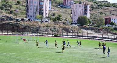 Ezinespor bir attı, üç aldı