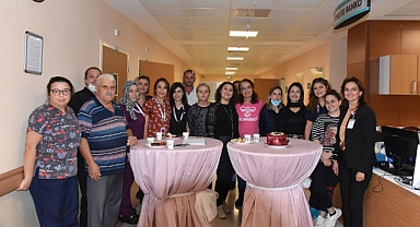 Hastanede pastalı kutlama