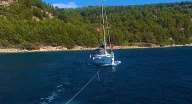 Makinesi arızalanan tekne sürüklendi