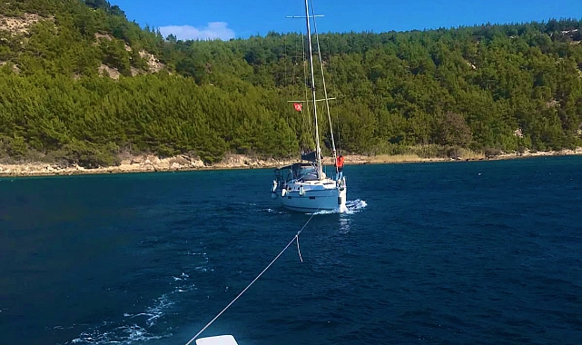 Makinesi arızalanan tekne sürüklendi