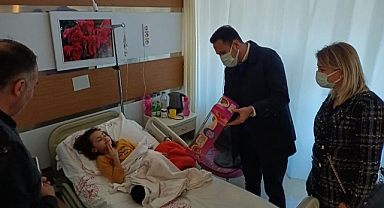 Hastanede minikleri sevindiren hediye