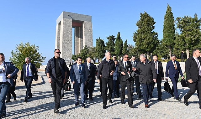 NATO Genel Sekreteri Stoltenberg Şehitler Abidesi&#039;nde