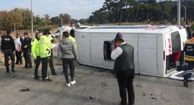 Otomobil ile minibüs çarpıştı; 6 yaralı