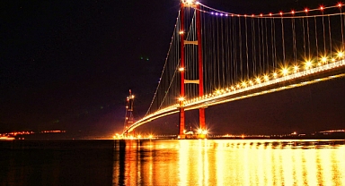 Turuncu renkle ışıklandırıldı