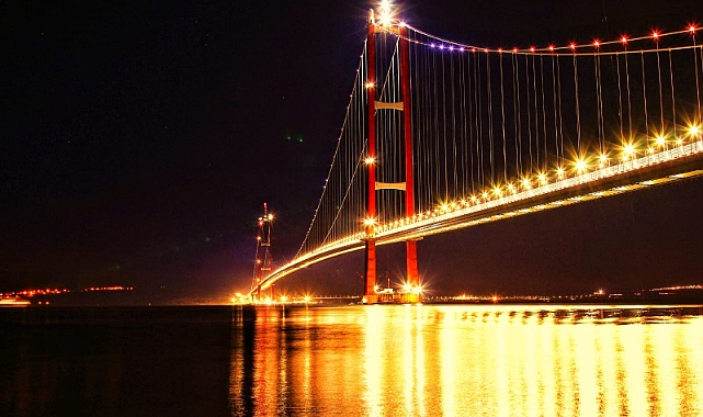 Turuncu renkle ışıklandırıldı