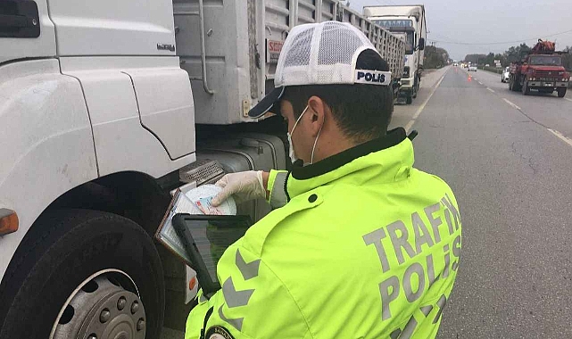 Yük taşıyan araçlar denetlendi