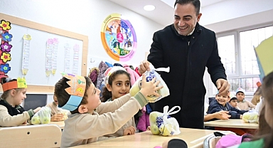 Biga Belediyesi 10 ton elma dağıttı